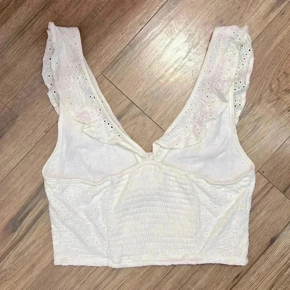 BNWOT Holister Eyelet Ruffle Crop Top  size S - Picture 4 of 5
